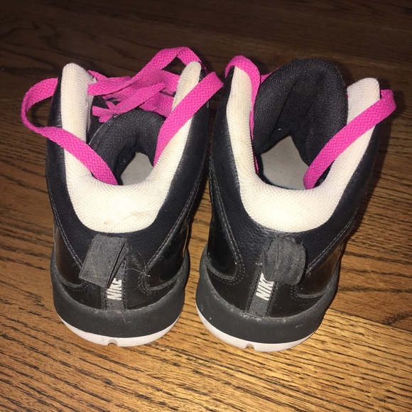Black and White Girls Used Nike Basketball Shoes - Picture 3 of 4